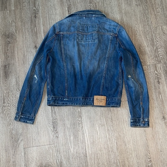Abercrombie & Fitch Denim Jacket Women’s Medium light distressed jean - Picture 5 of 8